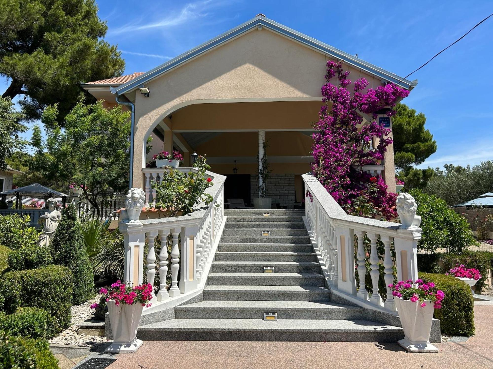 Holiday Home Villa Romantica Свети свети Филип и Яков Екстериор снимка