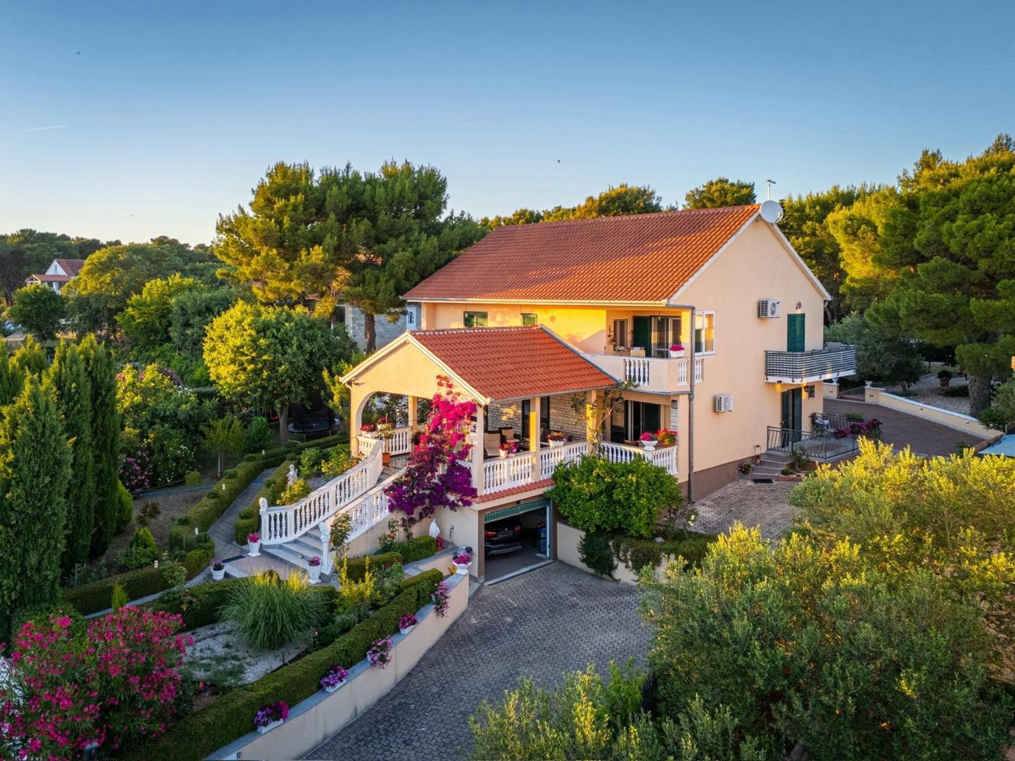 Holiday Home Villa Romantica Свети свети Филип и Яков Екстериор снимка