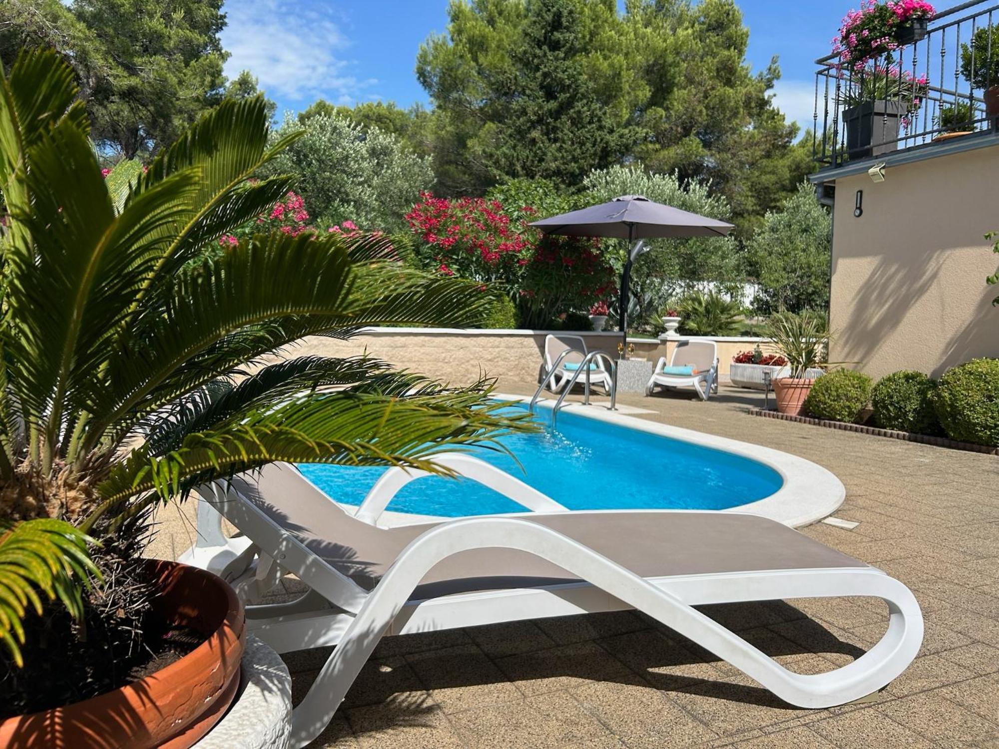 Holiday Home Villa Romantica Свети свети Филип и Яков Екстериор снимка