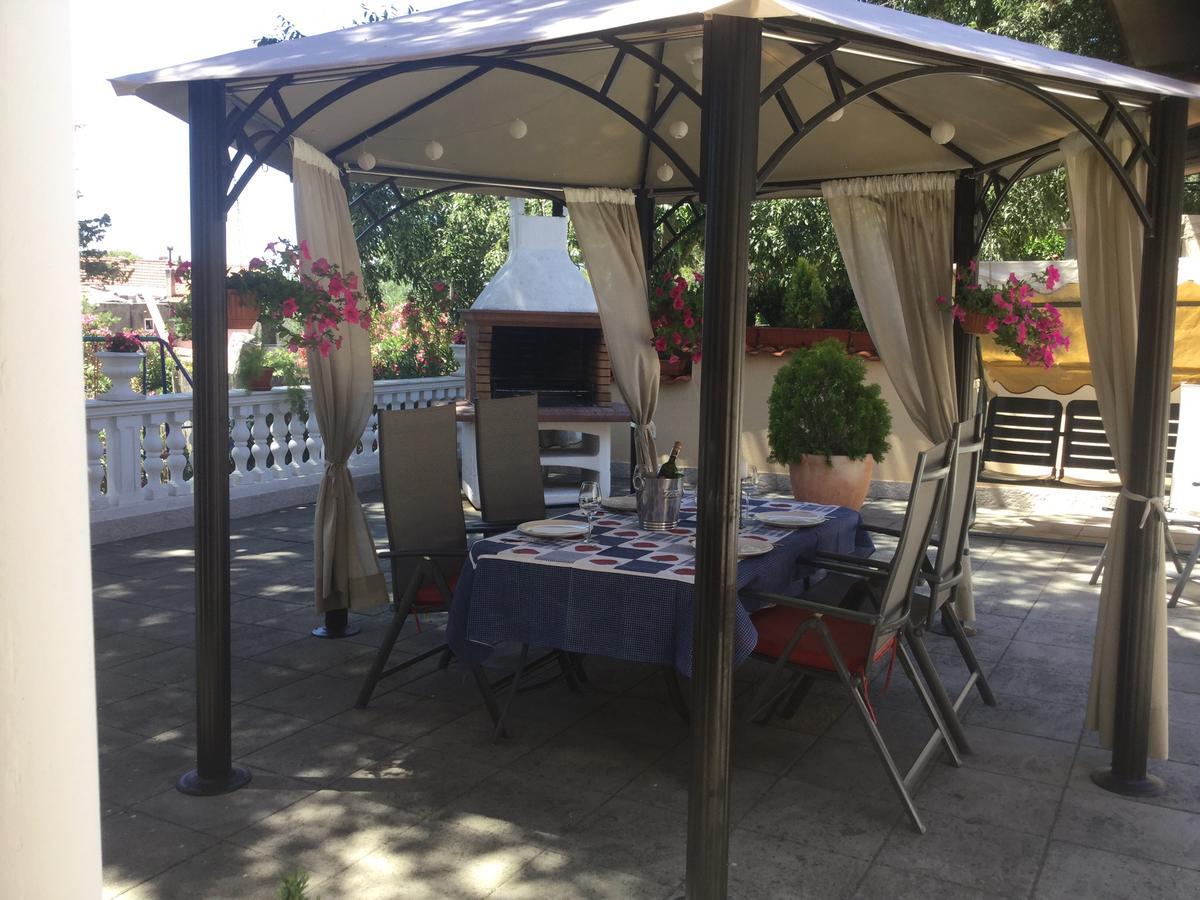 Holiday Home Villa Romantica Свети свети Филип и Яков Екстериор снимка