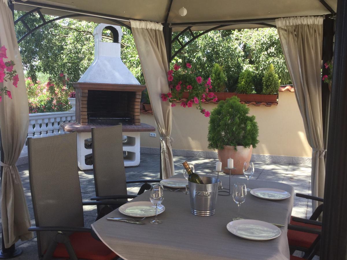 Holiday Home Villa Romantica Свети свети Филип и Яков Екстериор снимка